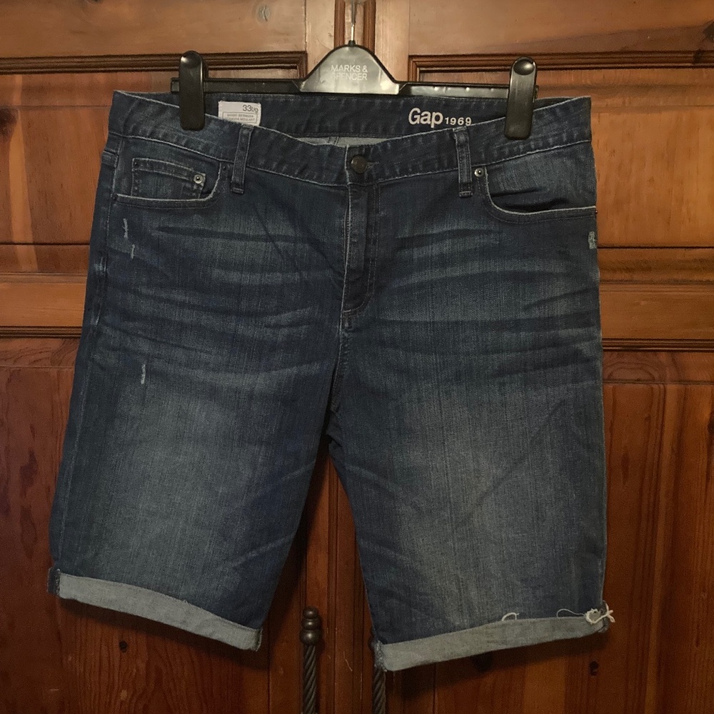 Gap 1969 Skinny Bermuda Shorts. 33 Waist.